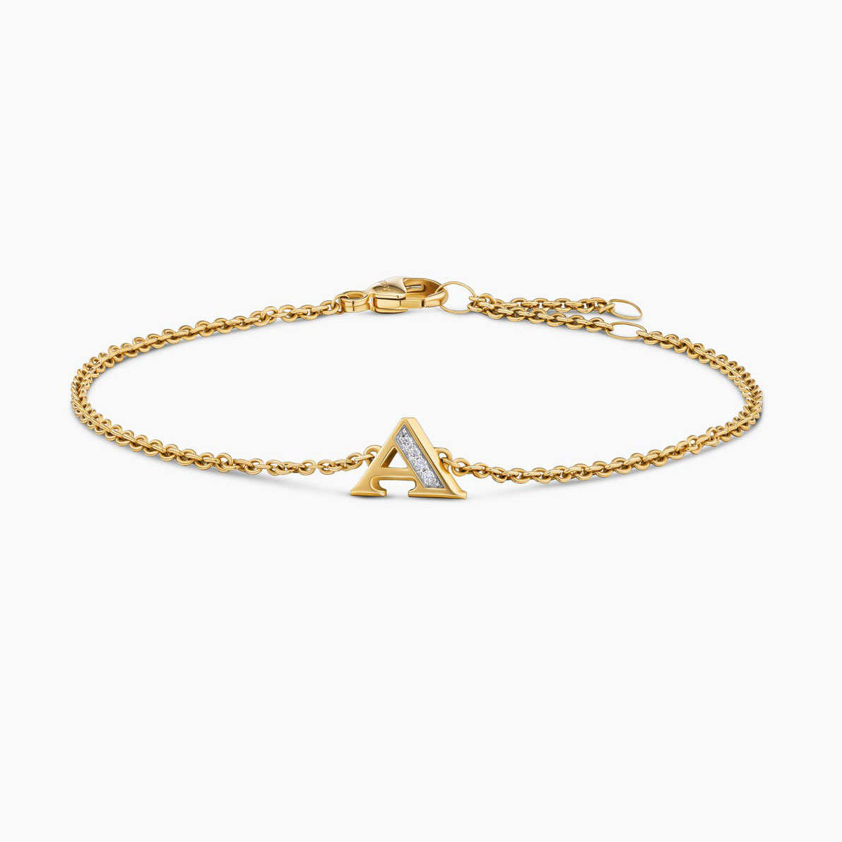 JINGYING: La principal fuente de pulseras de 26 letras en cobre y plata bañados en oro.