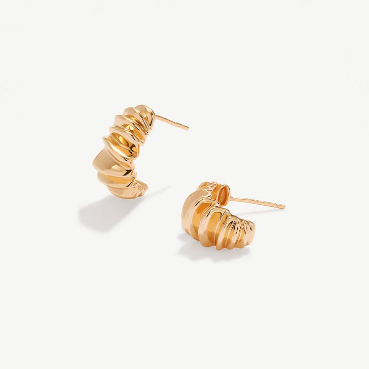 JINGYING: Um fabricante líder de brincos de ouro vermeil com formas geométricas
