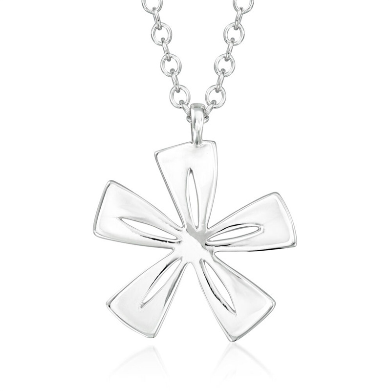 Custom silver necklace in a direct jewelry factory