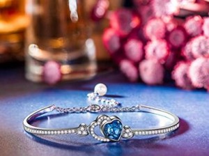 Kundenspezifische EleQueen 925 Sterling Silber CZ Love Heart Französische Haken-Ohrringe mit Swarovski-Kristallen