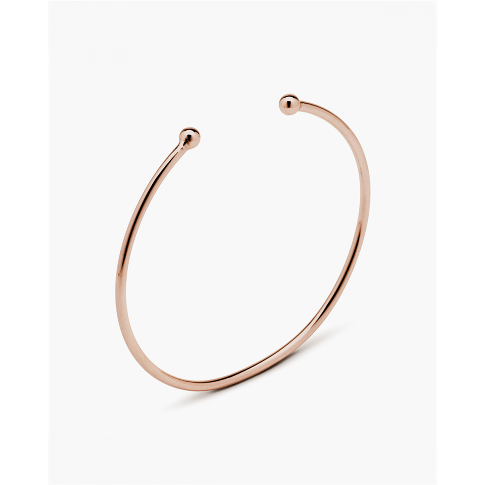 Ein kleines Piercing-Armband aus Gold-Vermeil-Perlenschmuck mit individuell gestalteten Kugeln aus Roségold