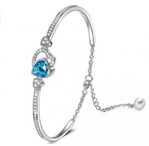 Braccialetti rigidi personalizzati all'ingrosso Love Actually Heart realizzati con cristalli Swarovski