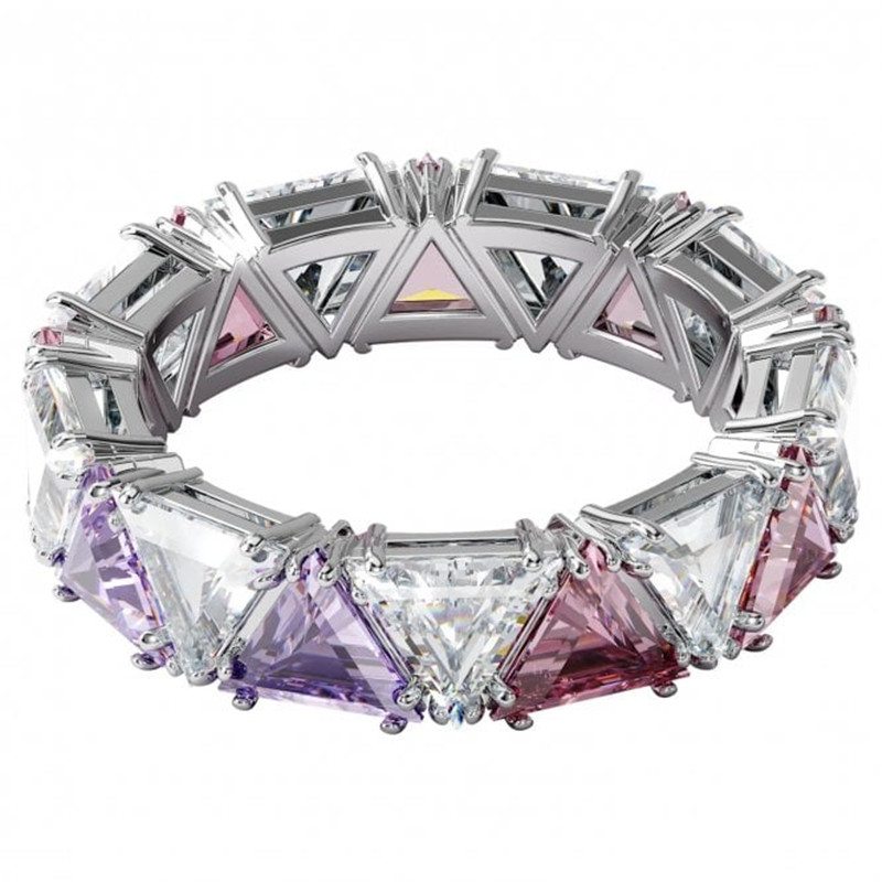 Crearea numelui de argint placat cu rodiu cu inel de cocktail de cristal violet și alb. Furnizor de bijuterii personalizate