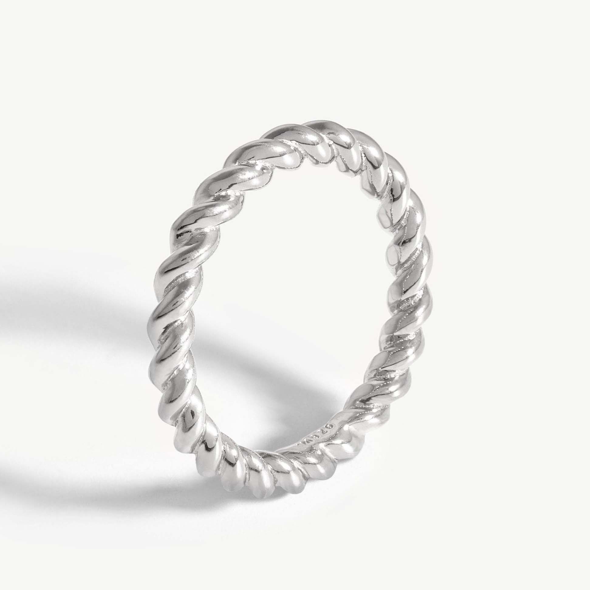 Erstellen Sie individuelle Twist-Ringe aus 925er Sterlingsilberschmuck