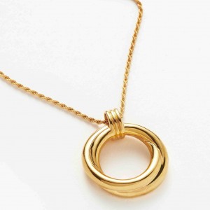 El fabricante de joyas de plata chapadas en oro personalizado de 18k diseña su propio collar entrelazado