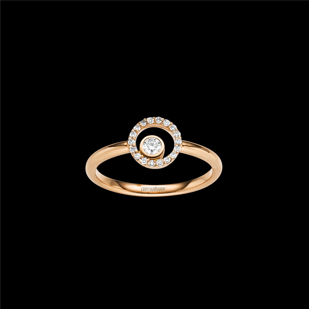 Изготовленное на заказ кольцо из 18-каратного розового золота. Вживую выглядит еще красивее.