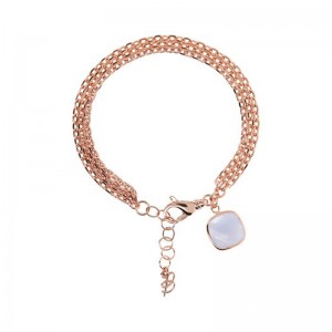 Bracelet multibrins au design personnalisé avec breloque carrée en pierre est un beau cadeau pour vos proches.