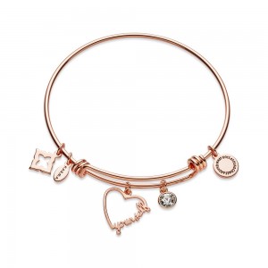 Pulsera personalizada hecha de plata pero coloreada con baño de oro rosa.