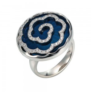 Серебряное кольцо индивидуального дизайна. Оно изысканное и красивое.