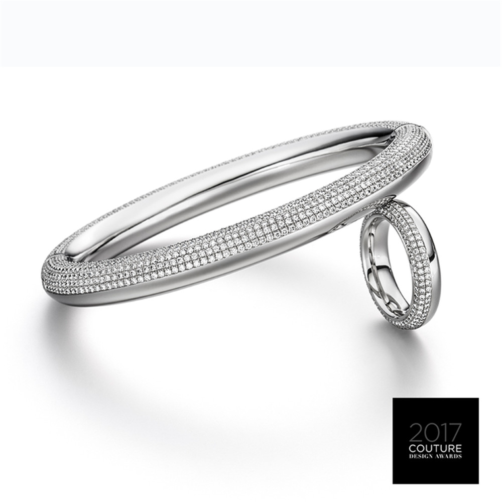 Изготовленное на заказ кольцо с CZ для создания новой коллекции серебра