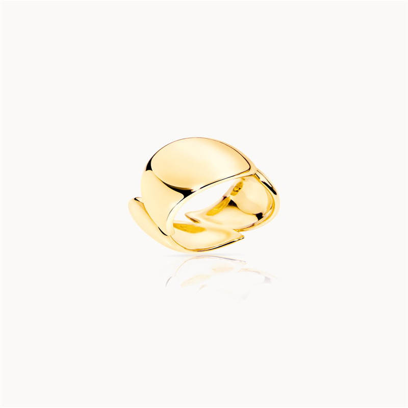 خاتم مطلي بالذهب مصنوع خصيصًا ويتميز بمقاس رائع ومريح