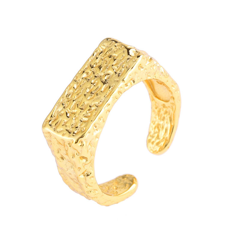 Haz un gran lote personalizado de algunos anillos personalizados para tu nueva colección.