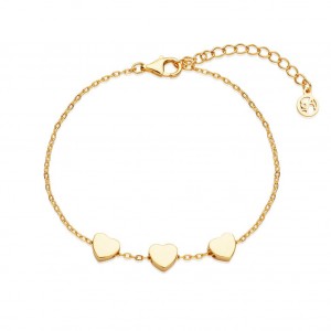 Ce bracelet romantique personnalisé est fabriqué en argent sterling avec un placage en or classique.