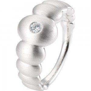 Изготовленное на заказ кольцо из стерлингового серебра с отделкой из сатинированного серебра похоже на платину.