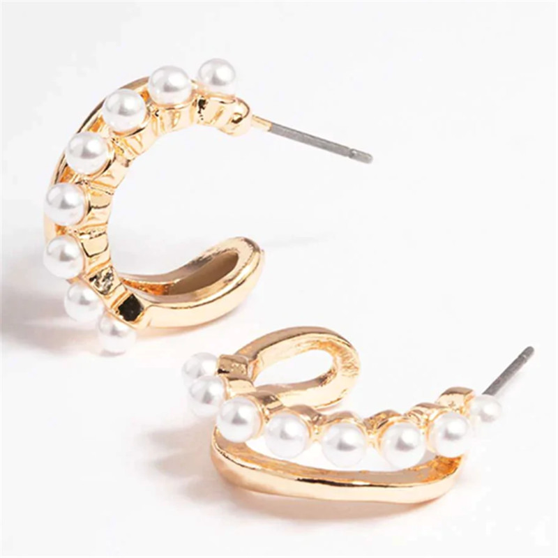 Saincheaptha mórdhíola Gold Plated Pearl Illusion Huggie Earrings ó mhonaróir jewelry óir vermeil tSín