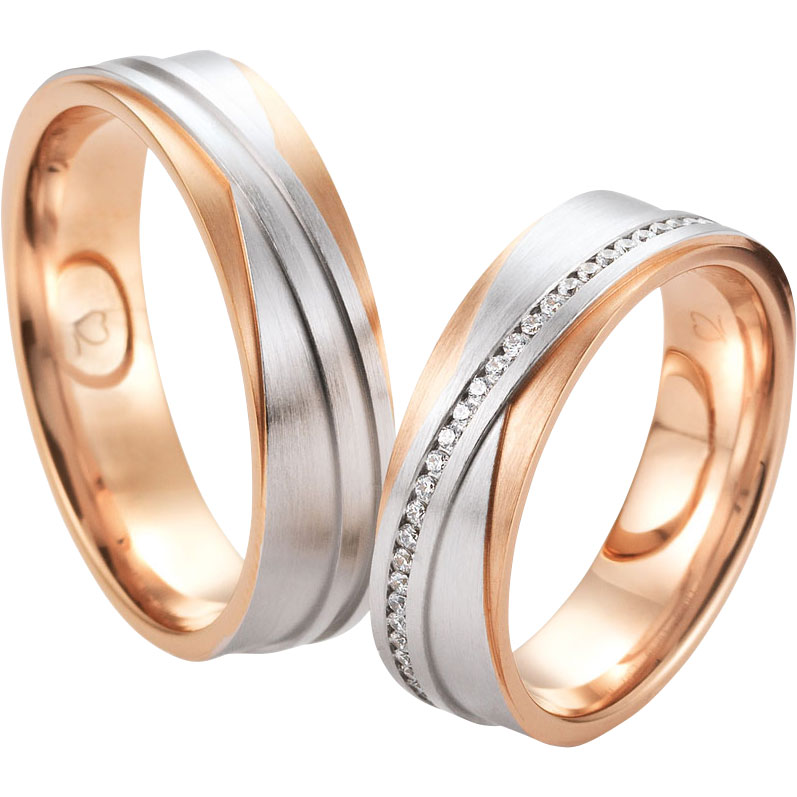 Diseña el anillo con los nombres de tu elección. Fábrica de joyas bañadas en oro rosa.
