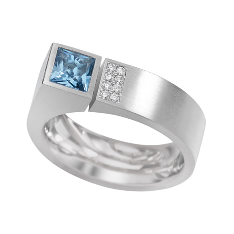 Making your silver ring from an international supplier of personalized jewelry