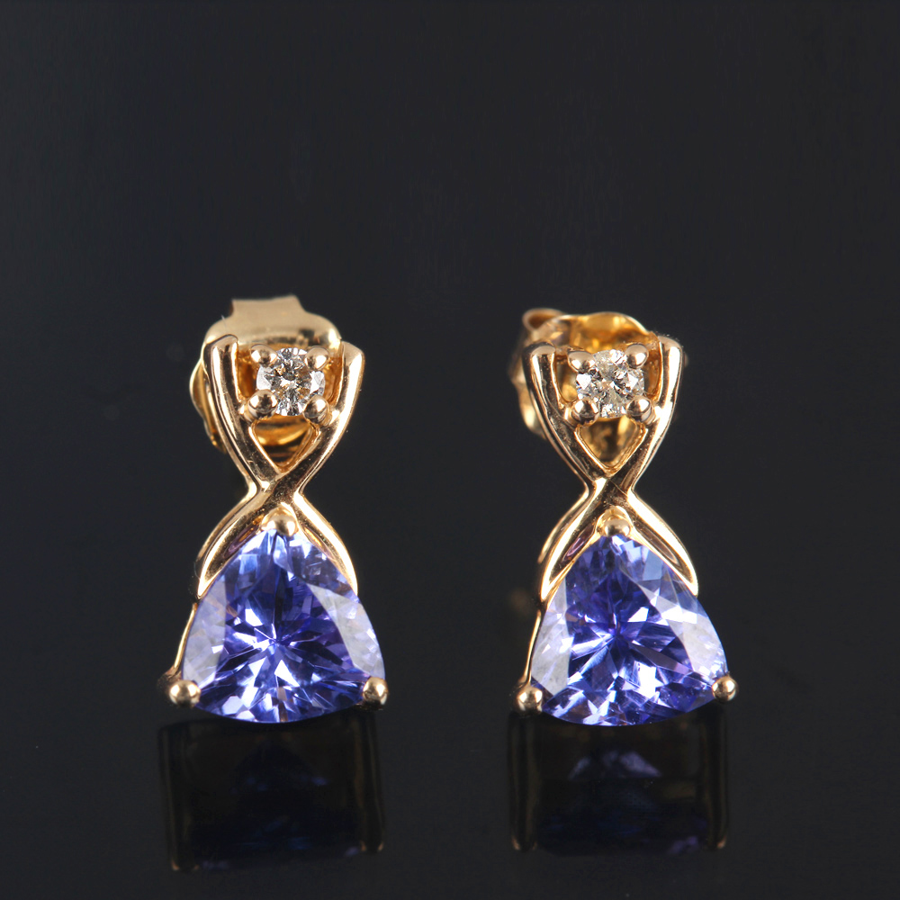 Boucles d'oreilles solitaires en tanzanite et diamants en gros sur mesure |Fabricant de bijoux personnalisés |Bijoux de plantation en or jaune 18 carats