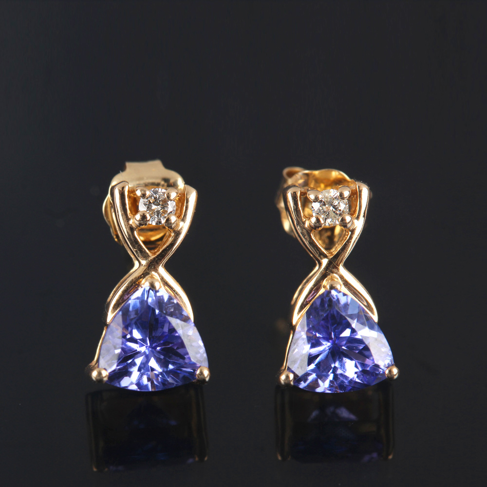 Orecchini a bottone solitari con tanzanite e diamanti all'ingrosso personalizzati |Produttore di gioielli personalizzati |Gioielli da piantagione in oro giallo 18 carati