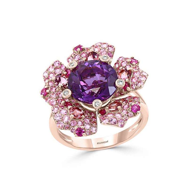 Le fabricant de bijoux personnalisés du Danemark a fabriqué une bague multi-pierres précieuses et fleurs en oxyde de zirconium en vermeil or rose 14 carats.