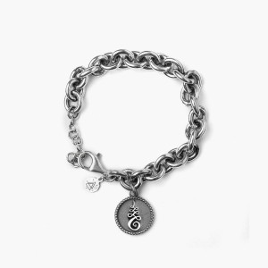 Benutzerdefiniertes Herrenarmband aus 925er Sterlingsilber mit eigenem Logo auf dem Schmuckstück