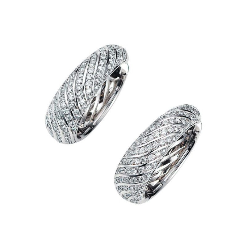 custom silver earring is the best way to show thoughtfulness and beauty