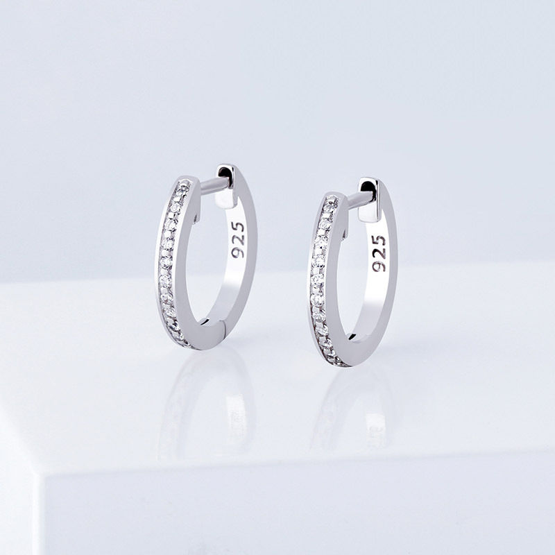 boucles d'oreilles créoles personnalisées en argent sterling avec zircone cubique