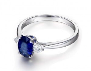Maßgefertigter Silberschmuck im Großhandel | Saphirring | Rhodinierter Schmuck nach Maß | Lieferant von Damenringen