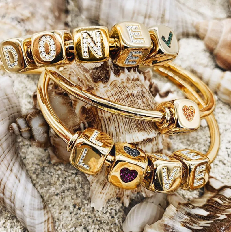 Venta al por mayor fabricante personalizado de joyería de diamantes de brazalete de diseño de amor de oro amarillo OEM de oro de 18 quilates China