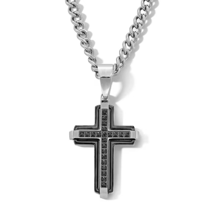 Una fabbrica per la produzione di gioielli personalizzati con collane a croce in argento sterling da uomo